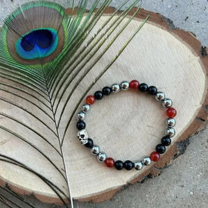 Handmade Hematite + Carnelian + Black Obsidian skull bracelet ❤️💀